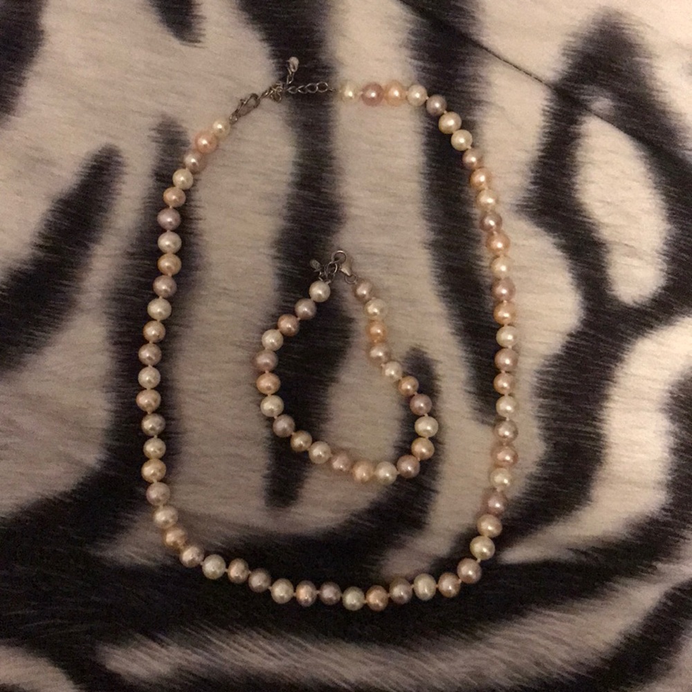 Freshwater Pearl Necklace and Bracelet Set